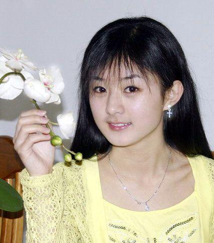 不斷被比較的楊冪和趙麗穎：00后都當(dāng)影后了，85金花還在“暗戰(zhàn)”