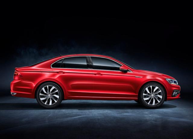 大众凌渡来了，比本田思域更好看，百公里油耗5.4L，14.29万起