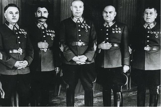 被斯大林斥之为无能的库利克，在苏德战争初期