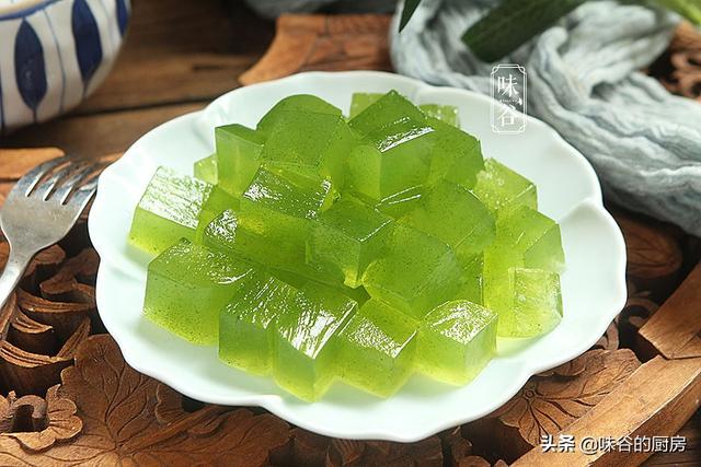 黄瓜皮别扔了，变废为宝做成美食，清凉爽滑又解暑，比凉皮还好吃