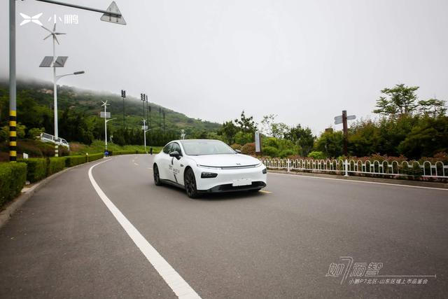 如7而智，超乎想象，超长续航智能轿跑小鹏P7登
