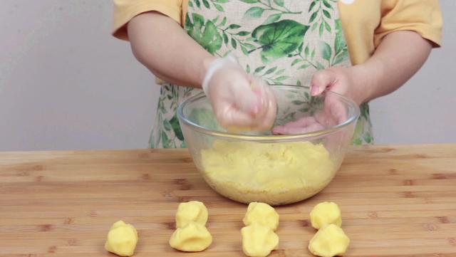 超好吃的绿豆糕，只要3种简单食材，香甜细腻入口即化，夏日必备