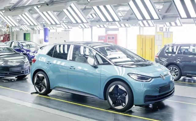 软件公司：智能时代的“车企情人”