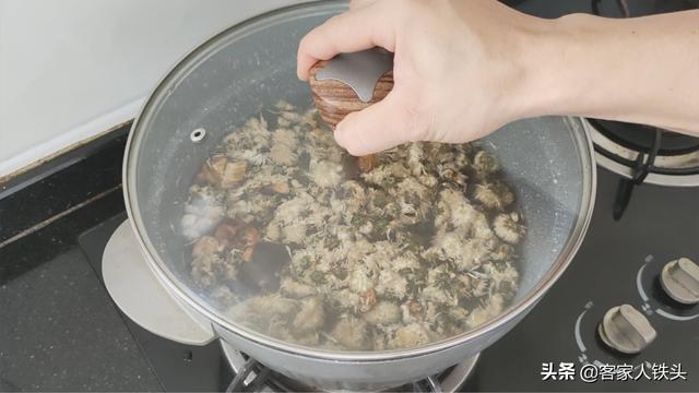 夏日冰爽菊花糕，外面吃6块1碗，在家做一锅8块，好吃下火还解暑