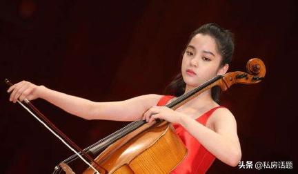 何炅老师发文没资格点评表演，只是因为心疼欧阳娜娜