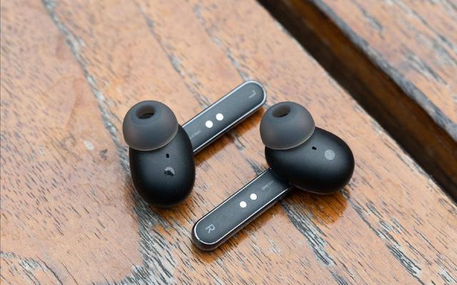 李易峰荣登OK精彩杂志海报，粉丝：峰峰同款耳机