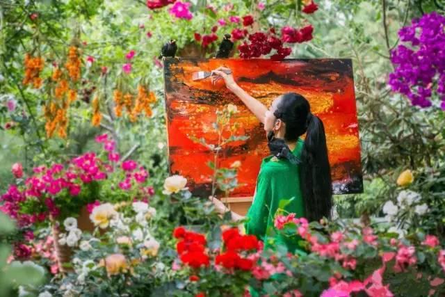 杨丽萍：价值3000万的别墅“月亮宫”，鲁豫曾前往探访直言：想住