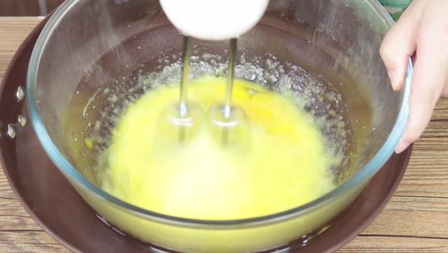 海绵蛋糕在家做，不用分蛋新手也能零失败，平整不开裂，松软香甜