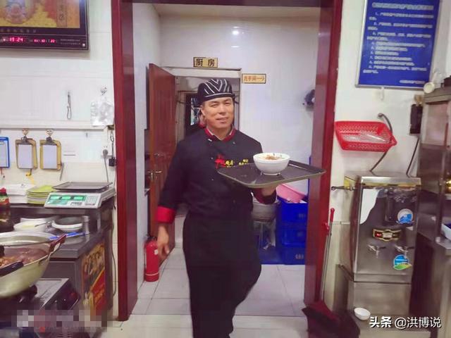 山东大叔在濮阳卖羊肉汤26年，从不断火，每天卖出500斤鲜汤