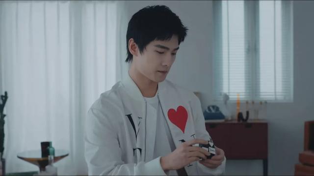 杨洋杨紫七夕限定广告片！杨紫衣服太丑，不妨碍偶像片氛围