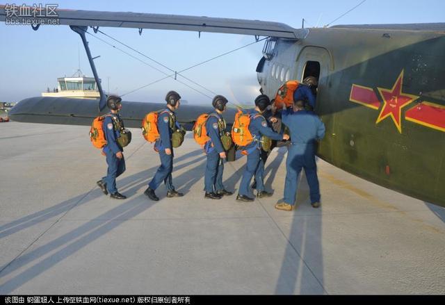 我国培养一个飞行员究竟要多少钱？