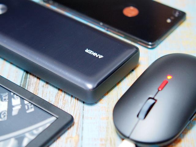 重量级供电模式支持78W快速充电的怪兽级ANKER充电宝