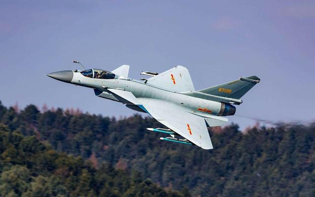 苏35又被歼10击败了，这次连带歼16也折戟，国产机为何如此强悍？