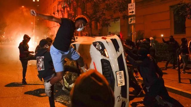 暴徒点燃华盛顿，连穷人区和流浪汉也没放过，