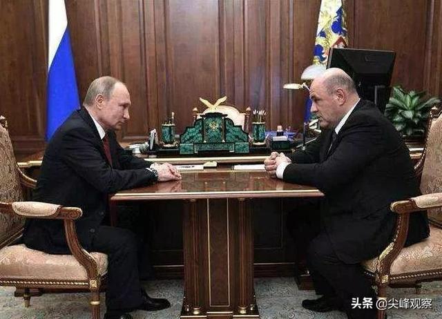 感染新冠的俄总理，妻子貌美，年入1.8亿，父亲