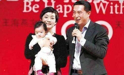 张嘉译两段婚姻都是“因戏结缘”，第二任妻子名气大且资源丰富