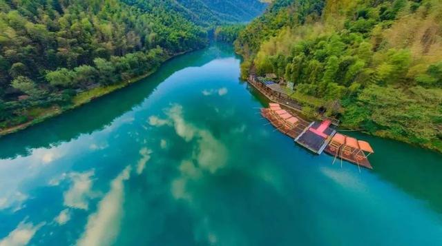 2天嗨够6种玩法，泡温泉、看萤火虫、坐小火车，