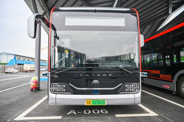 國內首條！這一智能公交線路“駛入”鄭州，首批上線14輛自動駕駛巴士