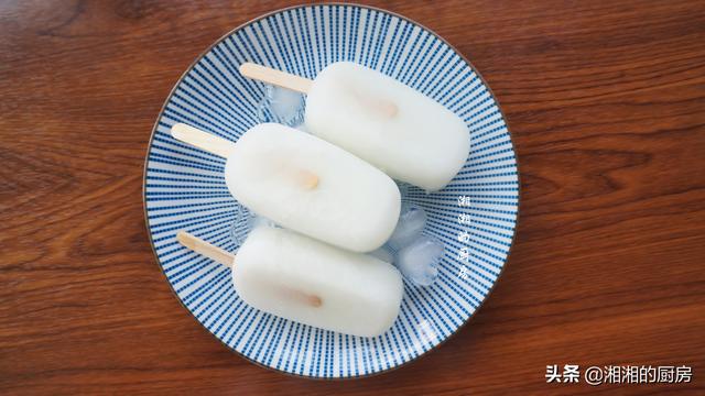 自制老冰棍，用的是家家都有的材料，满满都是童年的味道