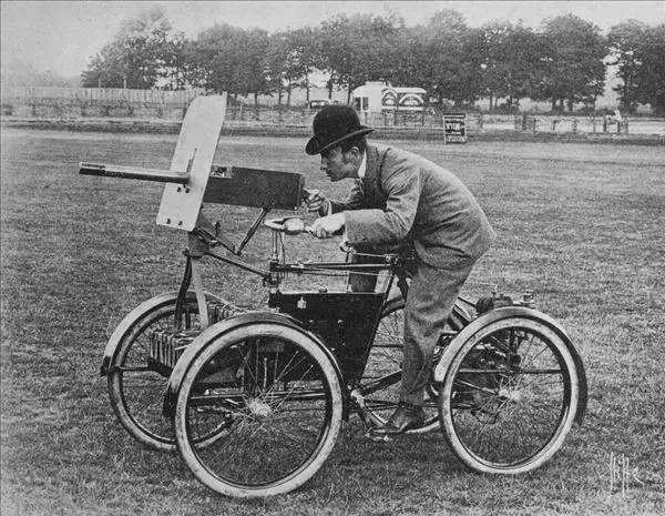 自行车坦克、橡胶坦克、土豆炸弹？二战中那些有趣的军事欺骗