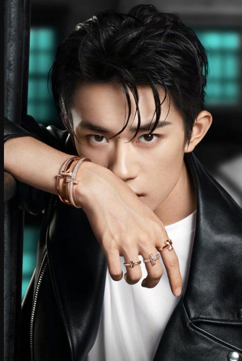 19岁易烊千玺终于对“湿发”下手了，看清效果，