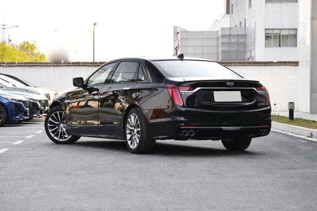 凯迪拉克的旗舰豪车，与S级近乎一样大，配置奢