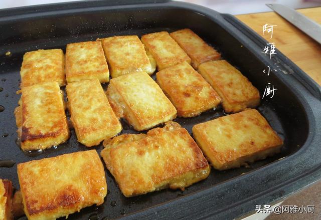 豆腐这样做，外酥里嫩嘎嘎香，成本不足2元钱，全家吃的过瘾