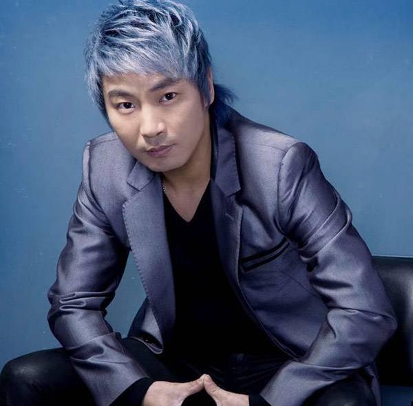 爆红歌星陈少华：被粉丝一刀砍掉下巴，断送事业，居然选择原谅？