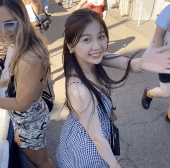 虞书欣暂停小号，大号做营销、小号搞人设的日子一去不复返了？