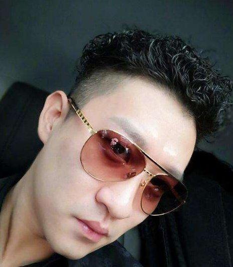 曹云金再次高调炫富，不炫豪车炫名酒，岳云鹏的一盘饺子足以秒杀