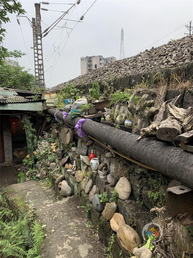 重庆市内旅游攻略：在菜园坝坐火车，10分钟后到站，5元玩一天
