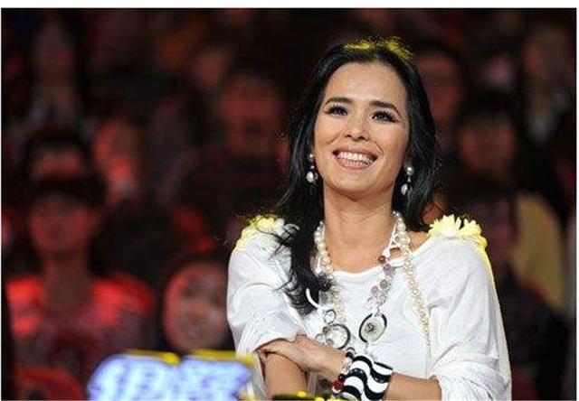 被骂“小三”远嫁异国“遭家暴”，国际女星韦唯又出跨国新恋情