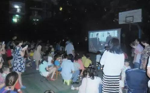 地摊经济时代，露天电影院能救市吗？