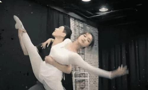 程潇才是真正的“发育过猛”吧？看她穿芭蕾舞