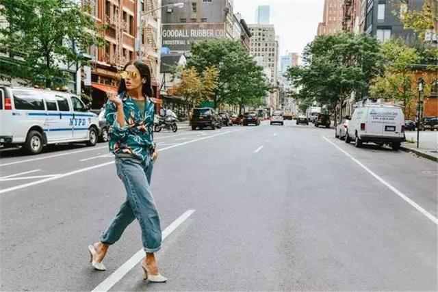 除了白衬衫，多些花的它也惹人爱