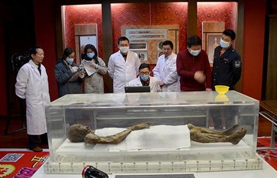 工地挖出古墓，女墓主竟然千年不腐？专家：绝