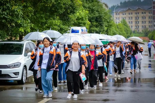 人脸快速测温系统成功为贵州省关岭县3290名中考学生保驾护航