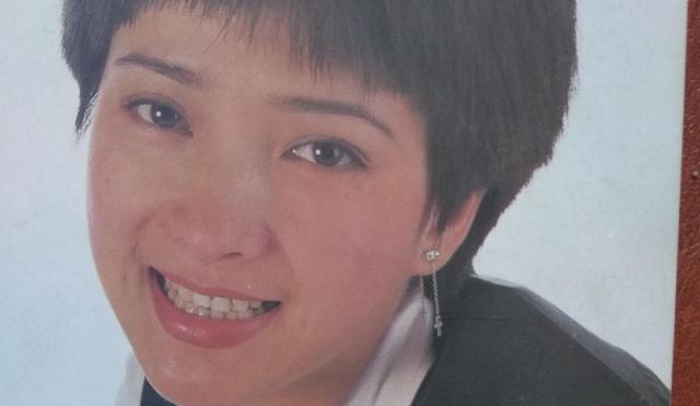 她是昔日古裝第一美女，被英寧拋棄后息影，如今無人能識