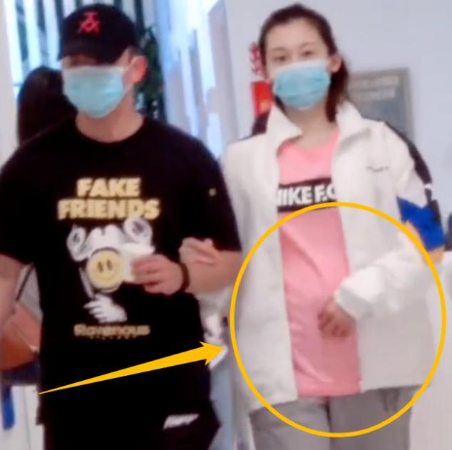 没等到郑恺苗苗官宣孕事，向佐郭碧婷却大方公布好消息，恭喜