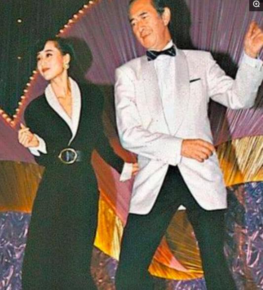 差点成赌王5太，李连杰为她抛弃原配，利智到底