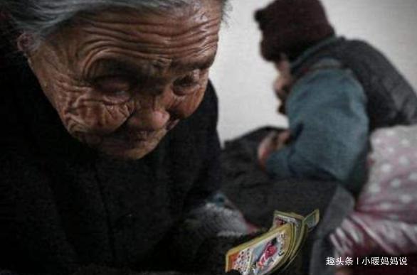 9张让人潸然泪下的母爱照，妈妈实在是太伟大了