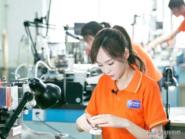 地摊经济登上“微博热搜”，有人直播摆地摊，