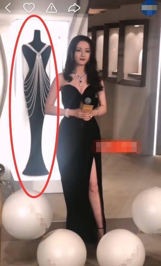 热巴最新活动生图，腰臀比例超后面假人“求婚男”现身安保很警觉