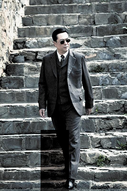 张嘉译两段婚姻都是“因戏结缘”，第二任妻子名气大且资源丰富