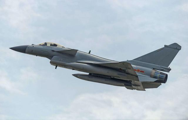 歼10战机性能虽强，但想出口却有3大结症，竞争优势远远不如F-16