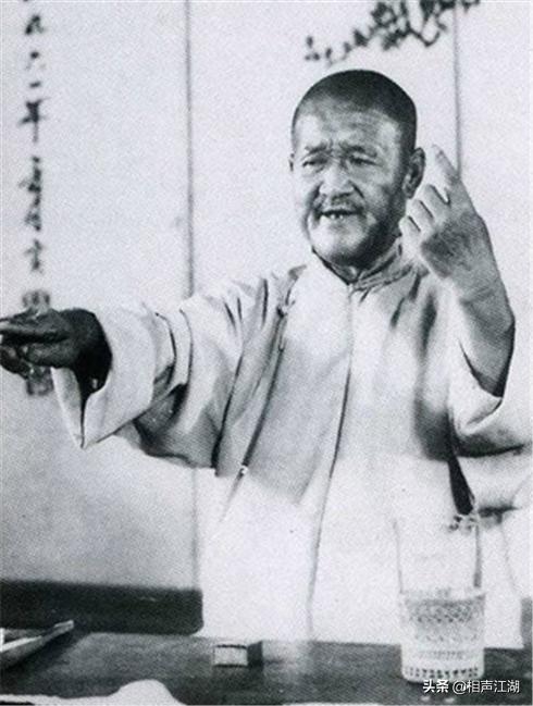 所谓的相声辈分，只是一张已经湿透了的餐巾纸