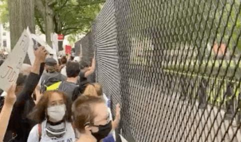 75个城市大乱，特朗普大怒，美国现在到底怎么了