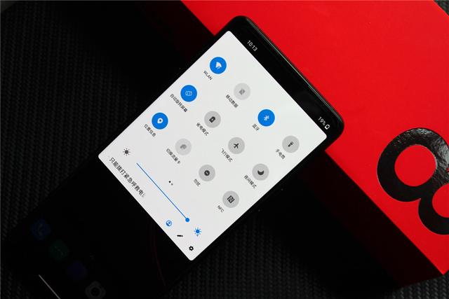 OnePlus 8 Pro深度体验！高素质屏幕下的真安卓旗舰