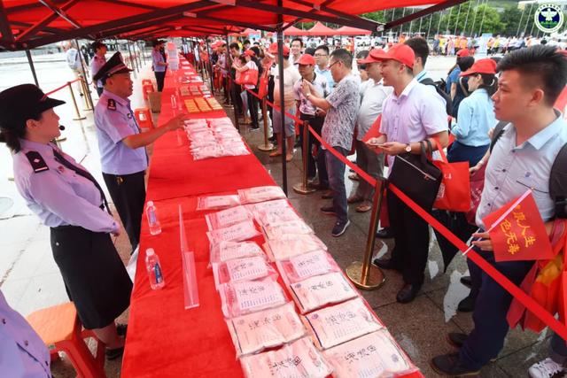 ������Ʒչح�����ģ��þ�ͷ���ݽ���������