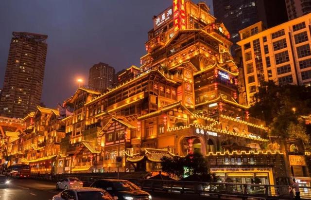 重庆旅游必打卡的几个地方，一个媲美千与千寻，一个览尽山城全景